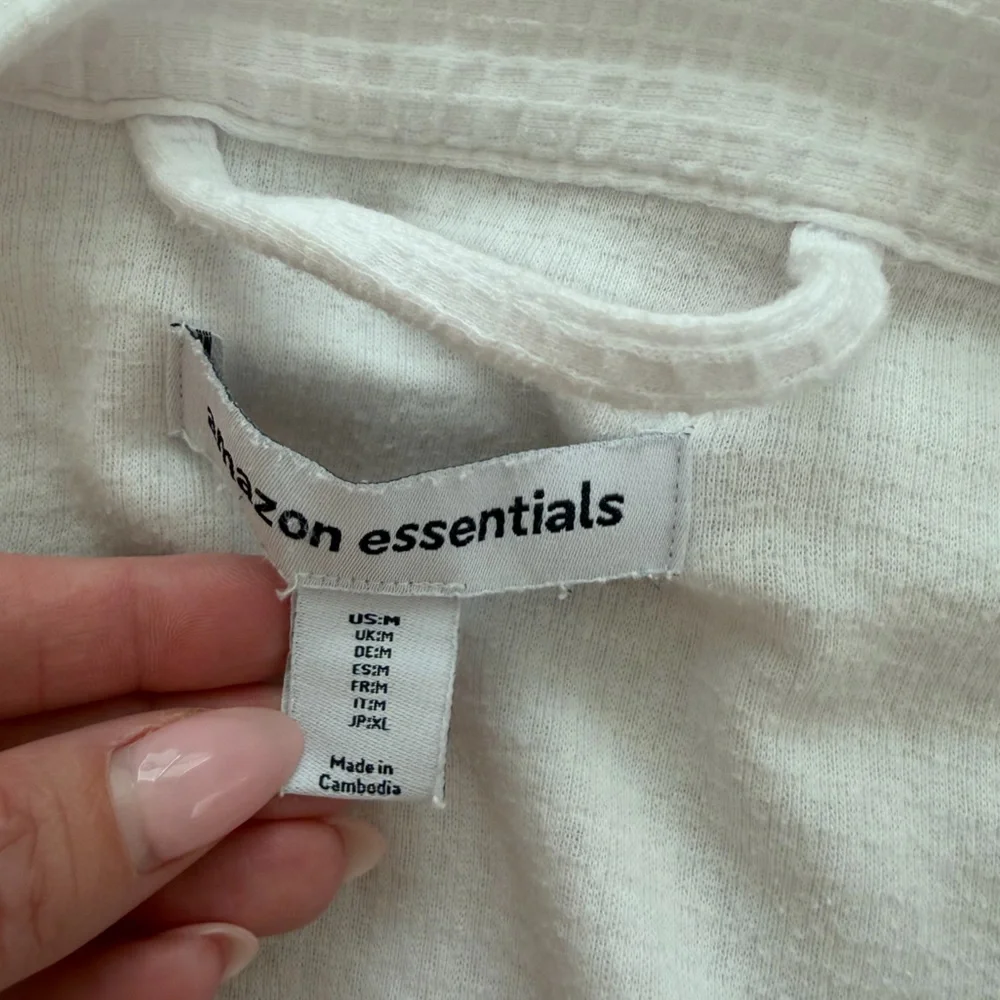 Amazon Essentials White Waffle Robe - Picture 4 of 4